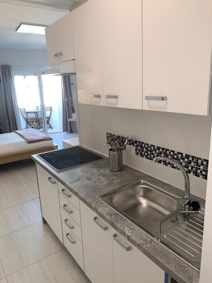 Estudio La Gavota, A 2 Minutos De La Playa Apartment Los Cristianos  Luaran gambar